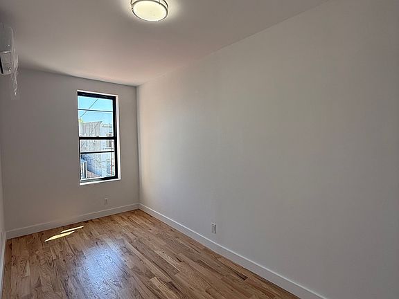 4th image of 133 Highland Pl #2R