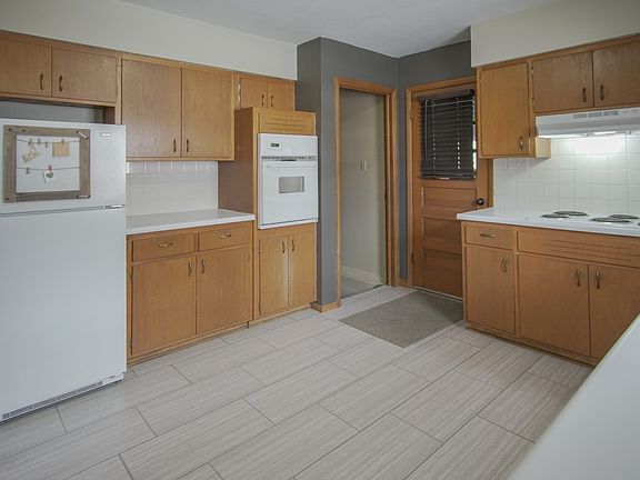 2nd image of 1200 S Royce St