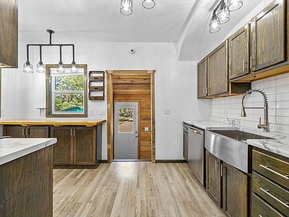 5th image of 1003 Valley St
