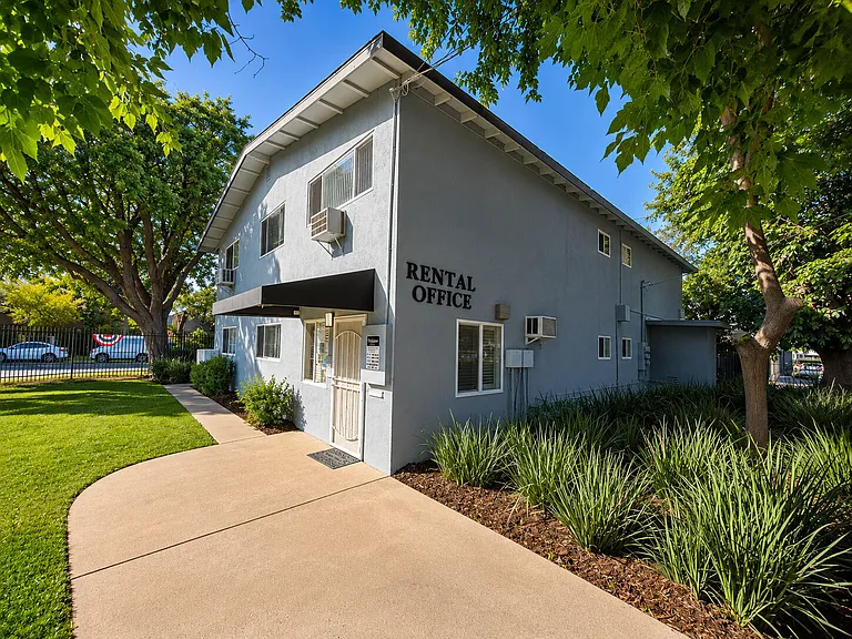 Gold Crossing Apartments — Photo 21