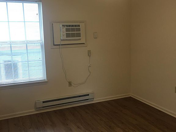 5th image of 414 E Maxwell St APT 5