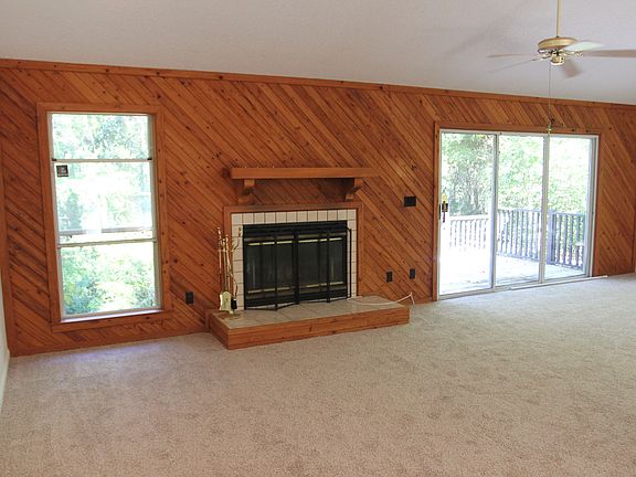 4th image of 935 Beaver Creek Ln