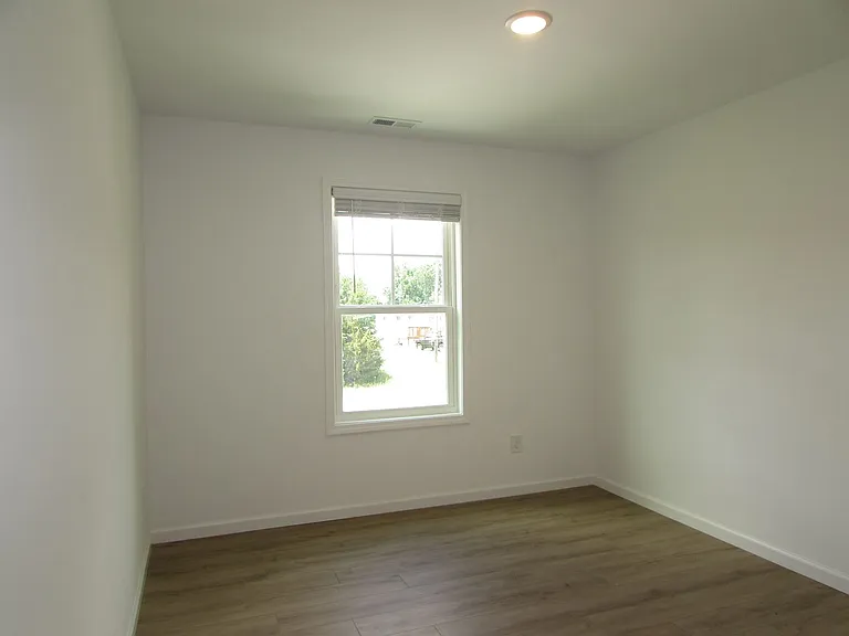 111 Dorchester Ln — Photo 5