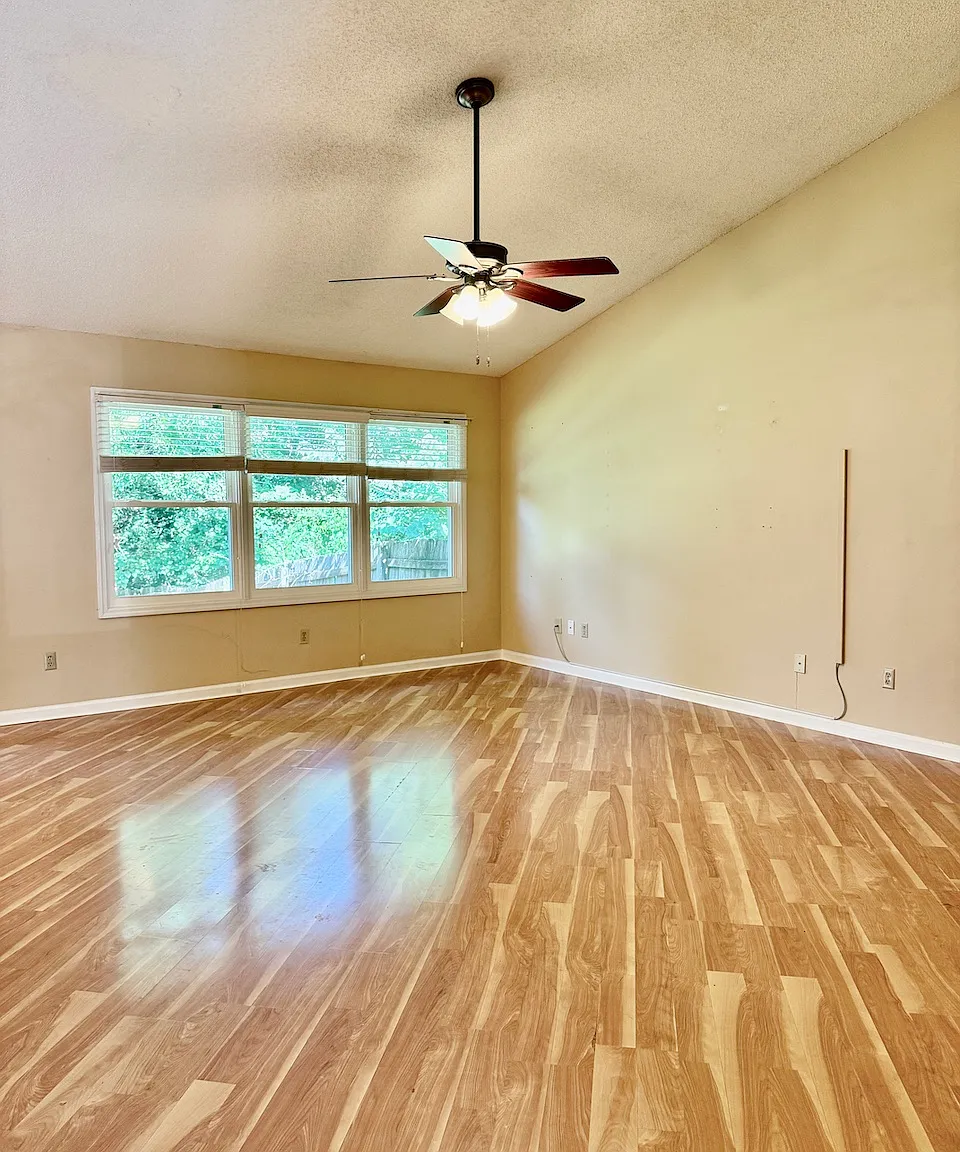 1424 Clear Brook Dr — Photo 3