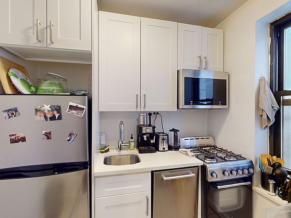 4th image of 246 E 46th St APT 6N