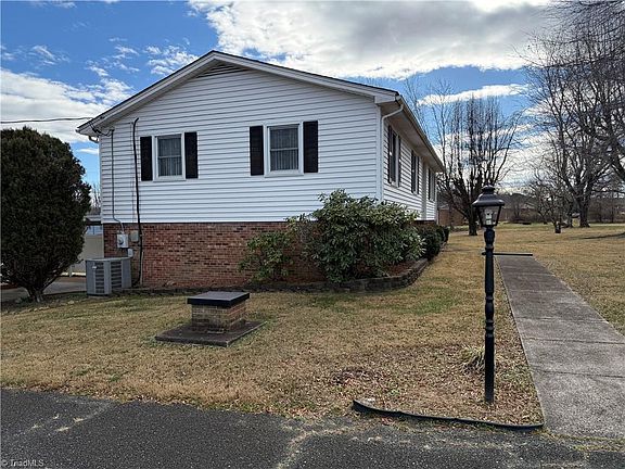 3rd image of 138 Highland Ave