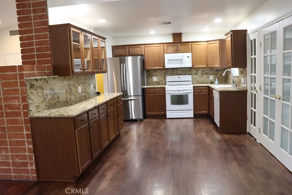 3 bed, 1299 sqft, $3,995 — Photo 4