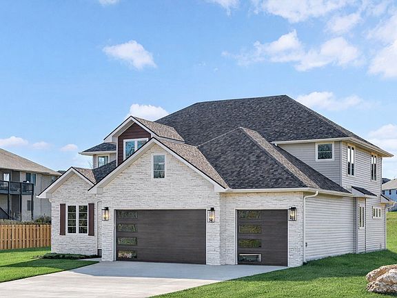 4th image of 858 E Richmond Way