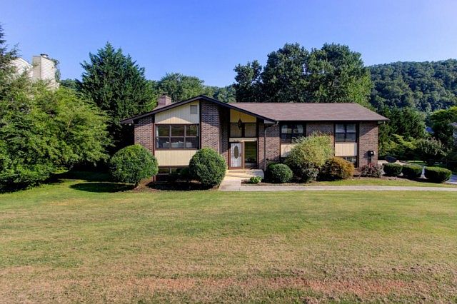 1st image of 610 Greenwood Dr