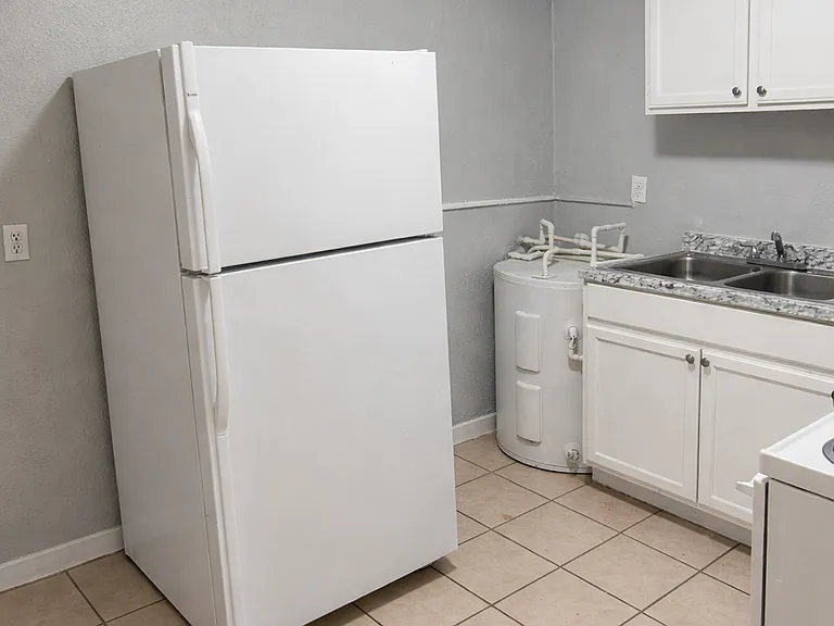 1339 W 21st St #1 — Photo 3