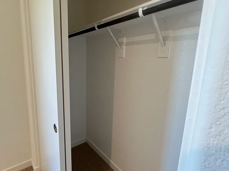 Yandris Ct — Photo 9