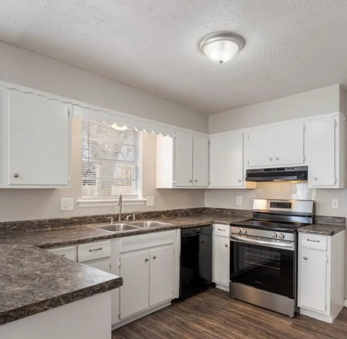 5 bed, 1800 sqft, $1,900 — Photo 4