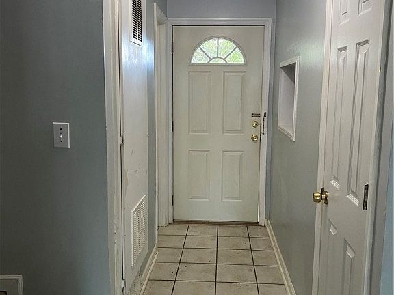 2nd image of 29 Knollwood Cir