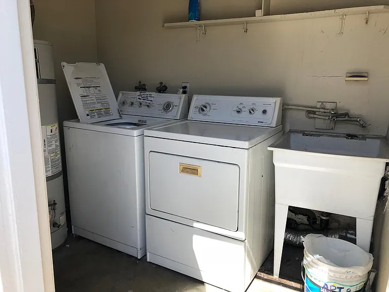 Laundry room (shared by only 2 units)