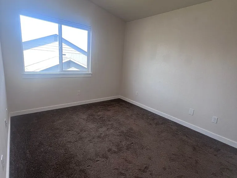1809 Caroline Ave — Photo 15