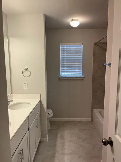 4 bed, 2.5 bath, 2015 sqft, $2,150 — Photo 3