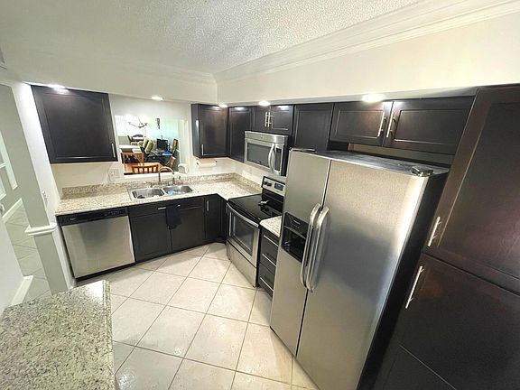 5th image of 2805 SW 22nd Ave #2070