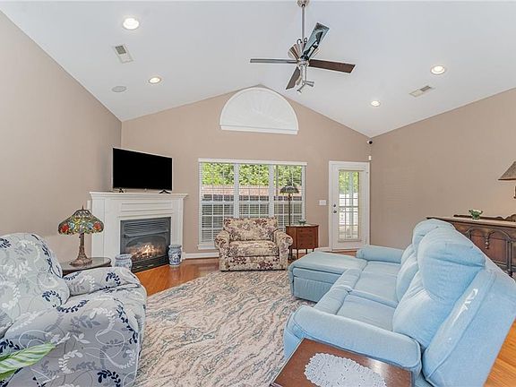 4th image of 2093 Salisbury Sq