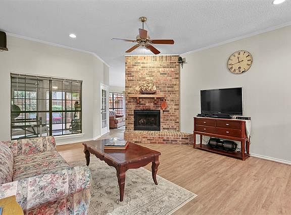 4th image of 1017 Roundrock Dr