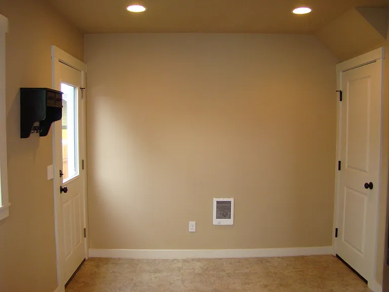 813 Niagara Ave — Photo 14