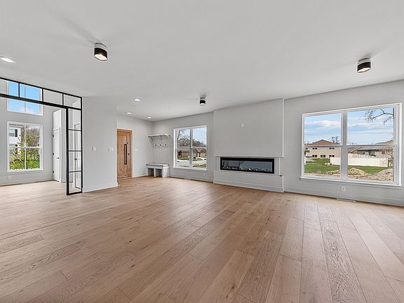 5th image of 9523 Hook St