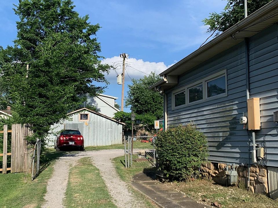 2nd image of 415 Hart Ave
