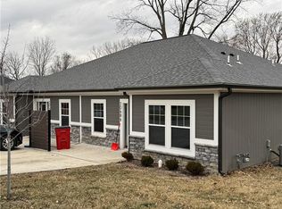 204 SE 8th St, Oak Grove, MO 64075