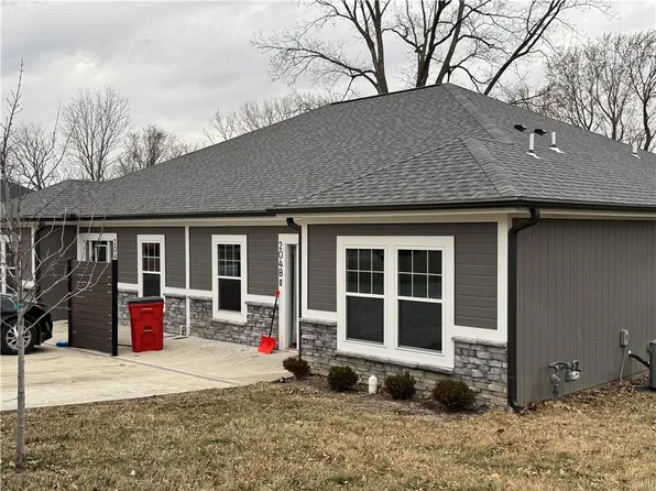 204 SE 8th St, Oak Grove, MO 64075