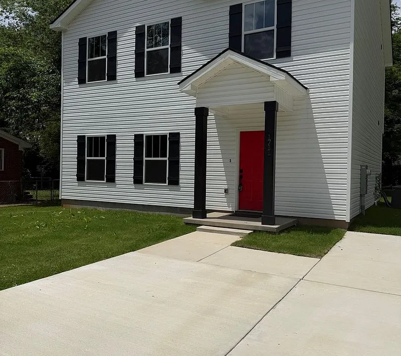 1711 Golf Club Ln