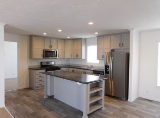 25031 Canyon Cir, Flat Rock, MI