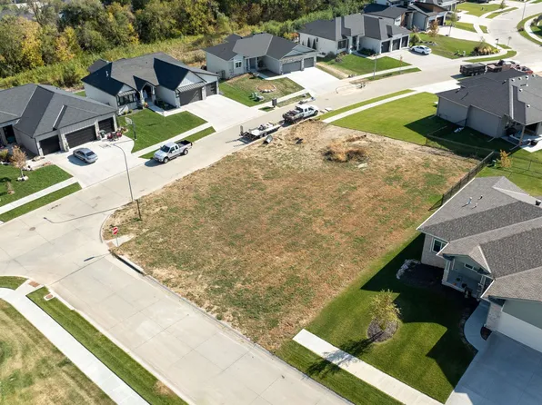 16701 Sheffield St, Bennington, NE 68007