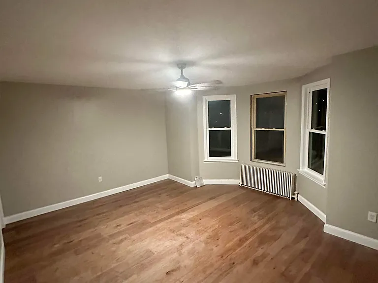 912 N Franklin St — Photo 16