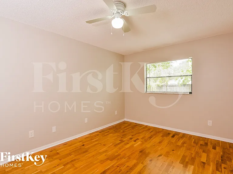 111 Slade Dr — Photo 15