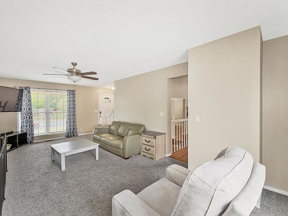 5th image of 330 N Greenvalley Dr