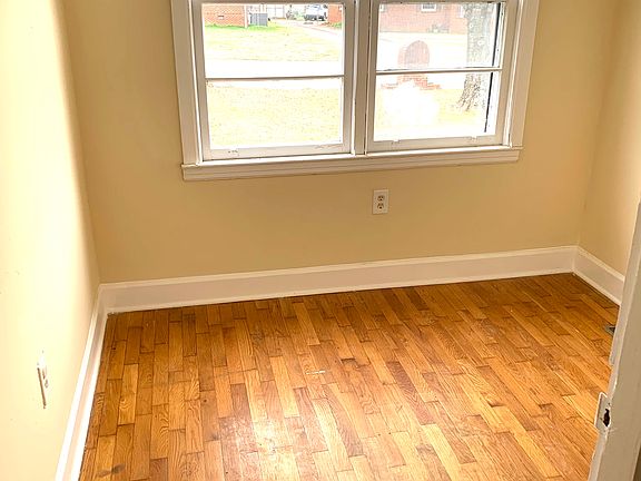 5th image of 105 Enden Ave