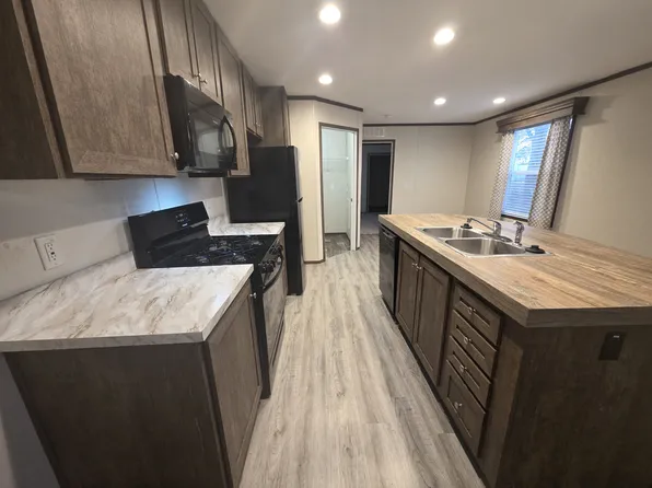 700 W Ridgeway Ave, Cedar Falls, IA