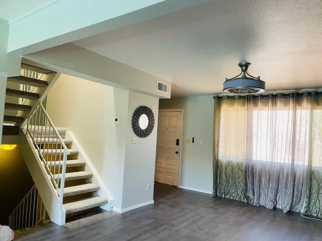 2524 El Paradiso — Photo 5