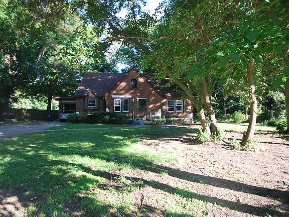 3rd image of 728 S Shore Dr