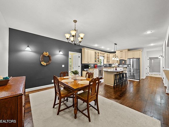 5th image of 1035 Gray Eagle Dr