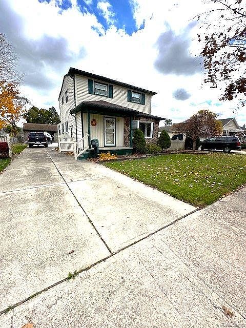 1st image of 1557 Applewood Ave