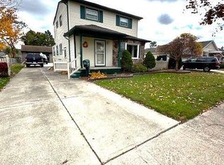 1557 Applewood Ave, Lincoln Park, MI 48146