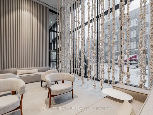 55 Cooper St #3608, Toronto, ON M5E 0G1