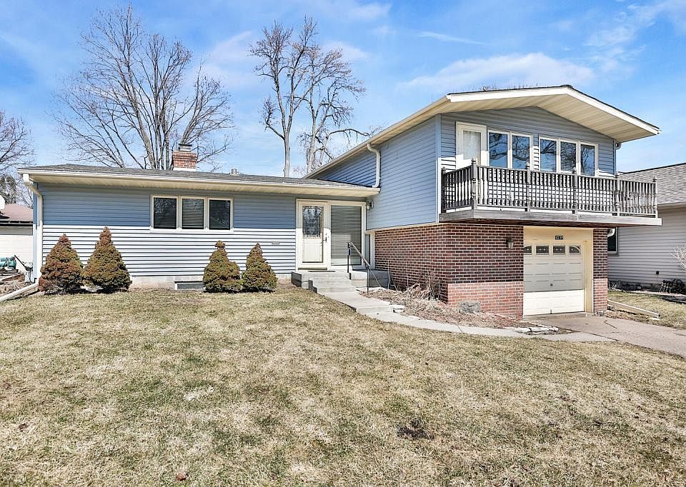 1st image of 1039 Hyacinth Ave E