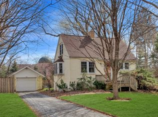 2561 E Church St, Des Plaines, IL 60016