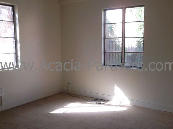 5th image of 719 N Venice Ave