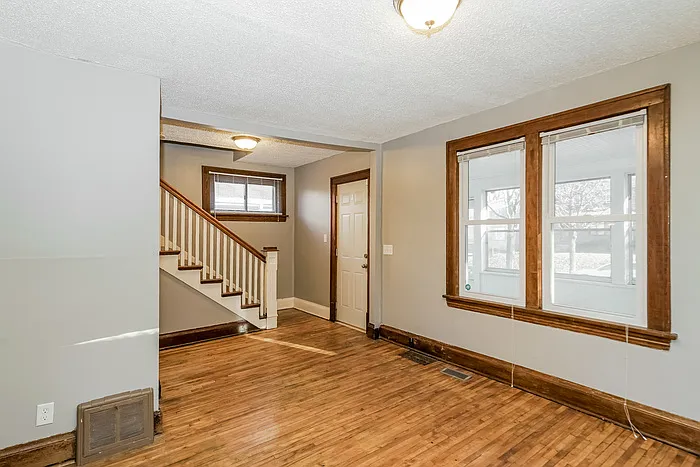 2 bed, 1.0 bath, 808 sqft, $1,495 — Photo 3