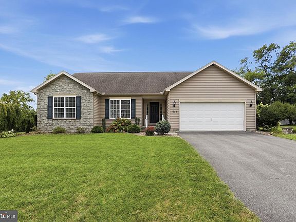 3rd image of 1784 Falcon Ln