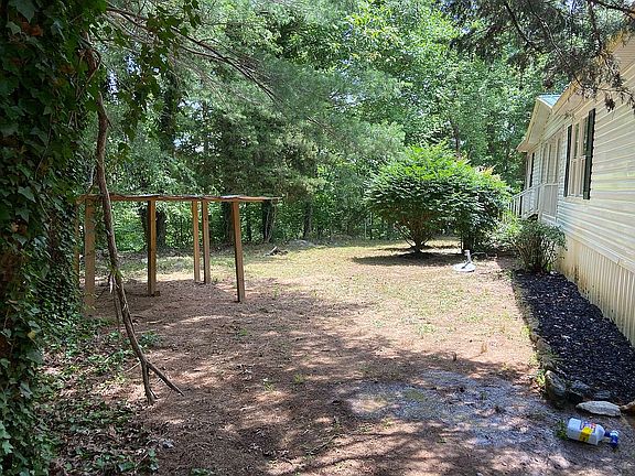 3rd image of 65 Hickory Nut Dr