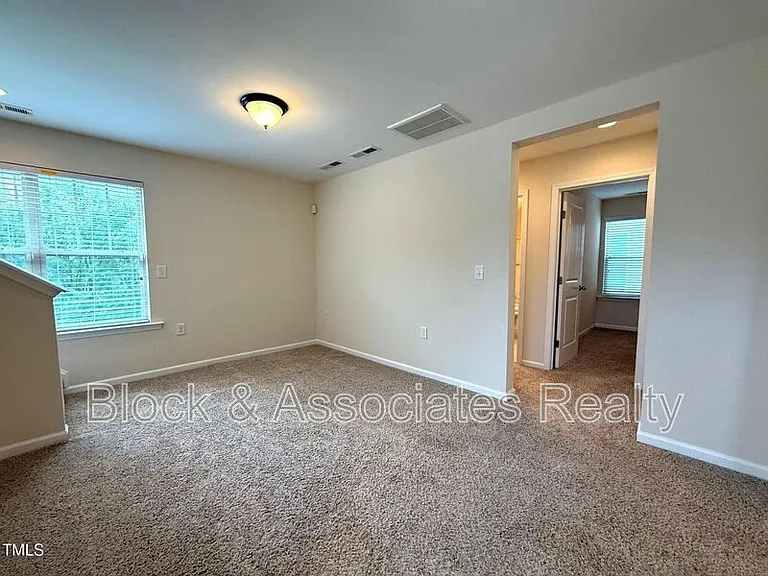 238 Begen St — Photo 12