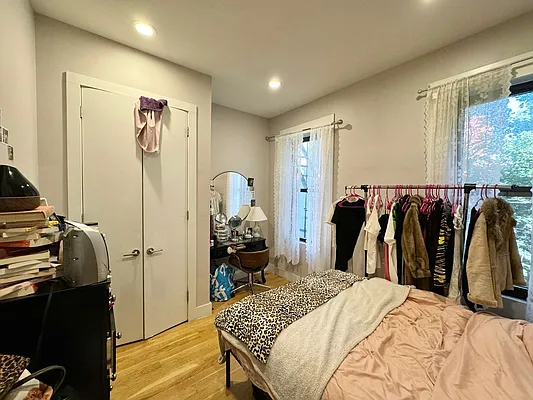 Rented by Pear NYC LLC | media 25